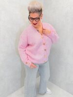 Gilet en maille douce écru avec boutons cœur dorés – Grande Taille – Élégance cocooning et féminité – Image 11