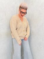 Gilet en maille douce écru avec boutons cœur dorés – Grande Taille – Élégance cocooning et féminité – Image 5