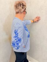 Blouse imprimée fleurs bleues en coton – Grande Taille – Élégance naturelle et confort respirant – Image 4