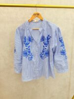 Blouse imprimée fleurs bleues en coton – Grande Taille – Élégance naturelle et confort respirant – Image 5