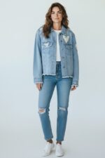 Veste Denim à Détails Cœur – Esprit Casual & Tendance – Image 3