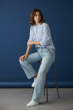 Chemise Rayée Bleue À Empiècement Structuré Et Manches Amples – Image 3