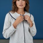 Chemise À Carreaux En Coton Avec Grand Col Claudine Et Finitions Dentelle