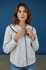 Chemise À Carreaux En Coton Avec Grand Col Claudine Et Finitions Dentelle
