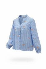 Chemise Rayée Bleue En Coton Avec Broderies Délicates Et Col Froncé – Image 2