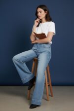 Jean Large En Denim Délavé Clair À Coupe Droite Moderne