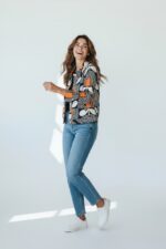 Veste Courte Graphique À Motif Floral Stylisé – Image 3