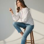 Chemise Rayée en Coton à Volants – esprit romantique et élégance naturelle