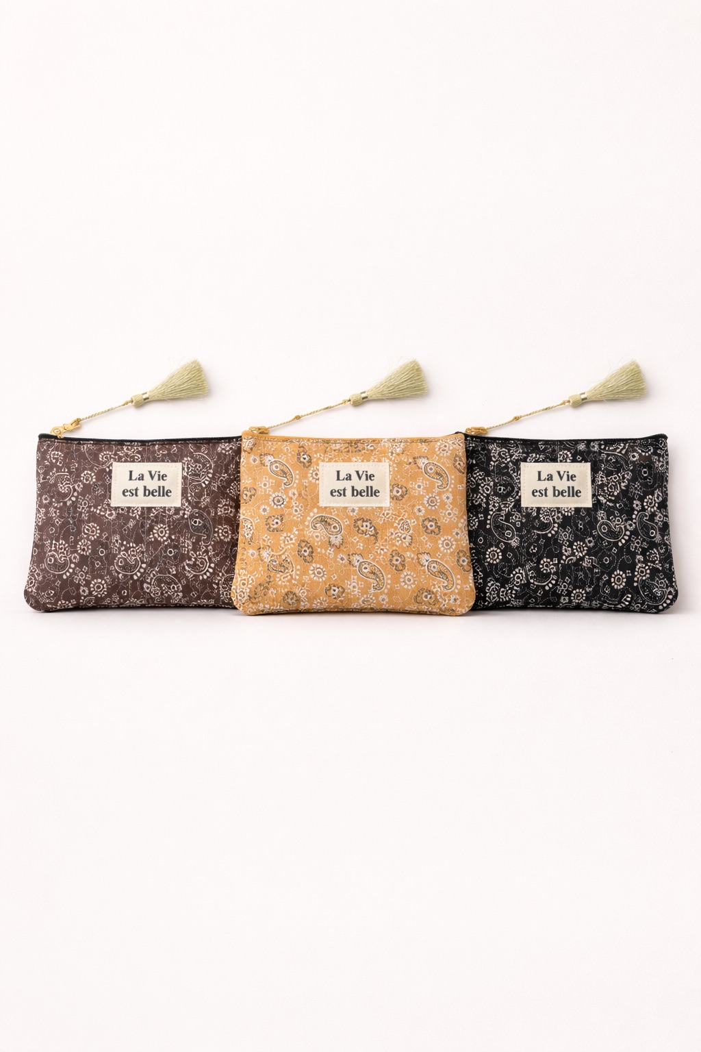 267D136B-3363-4FBA-B9B4-73DF2AB885A3 Pochette “La Vie Est Belle” Bandana – Image 1