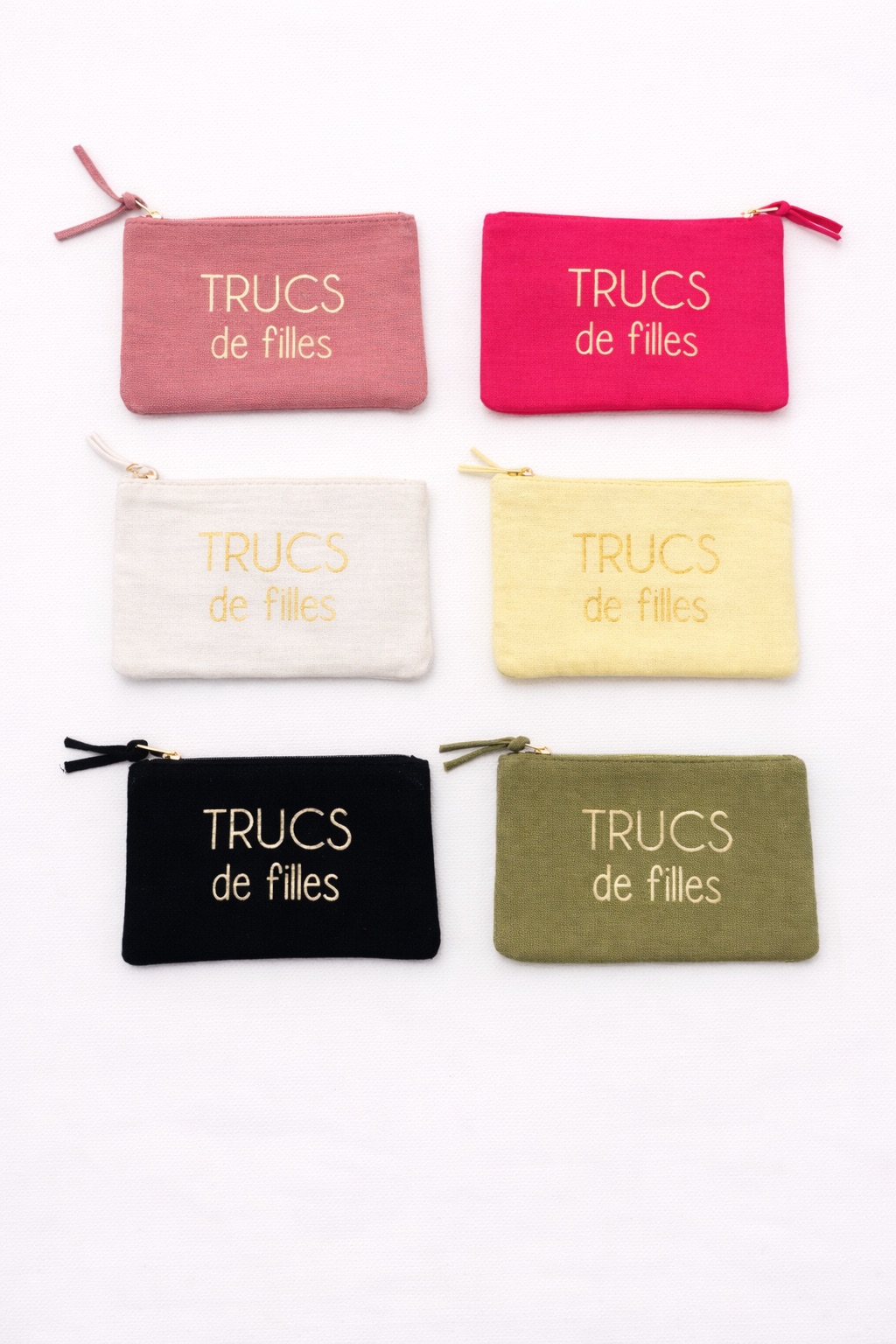 3D1E9DEA-5F0C-4C0F-95A7-FC7C24A92333 Pochette Toile “Trucs De Filles” Lettrage Doré – Image 1