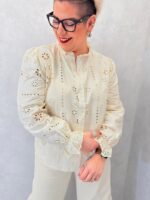 Chemise Broderie Anglaise Grande Taille – Col Volanté & Esprit Romantique