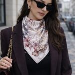 Carré Satin Imprimé Floral Élégant