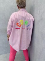 Chemise Oversize Rayée Grande Taille Détail Brodé Coloré – Image 3