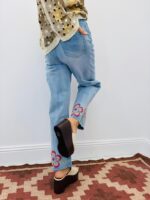 Jean Wide Leg Brodé Floral Pop Esprit Bohème Chic – Image 3