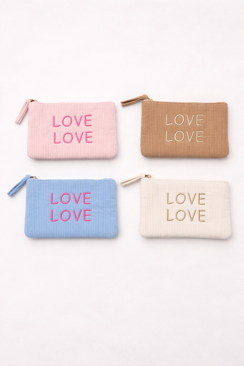 BF99F767-BF0D-44B4-9998-C114261FBD69 Pochette Velours Côtelé “Love Love” Brodée – Image 1