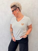 T-Shirt Col V À Cœur Doré – Élégance Minimaliste Grande Taille – Image 4