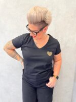 T-Shirt Col V À Cœur Doré – Élégance Minimaliste Grande Taille – Image 6