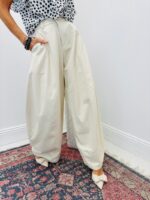 Pantalon Coupe Barrel Taille Haute Esprit Moderne Chic – Image 2