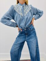 Chemise Denim Brodée À Col Montant Esprit Bohème Chic