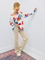 Pull Imprimé Artistique Col V Esprit Créatif Contemporain – Image 2