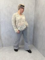 Haut En Dentelle Fluide Col V – Féminité Élégante Grande Taille – Image 5