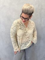 Haut En Dentelle Fluide Col V – Féminité Élégante Grande Taille – Image 6