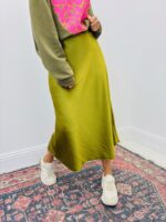 Jupe Satinée Coupe Fluide – Image 7