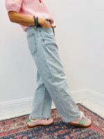 Jean Coupe Barrel Denim Clair – Image 3