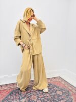 Chemise Fluide À Boucle Bijou Élégance Minimaliste – Image 3