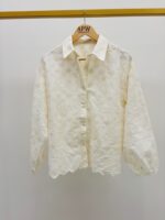 Chemise Brodée Élégance Romantique & Détails Ajournés – Image 4