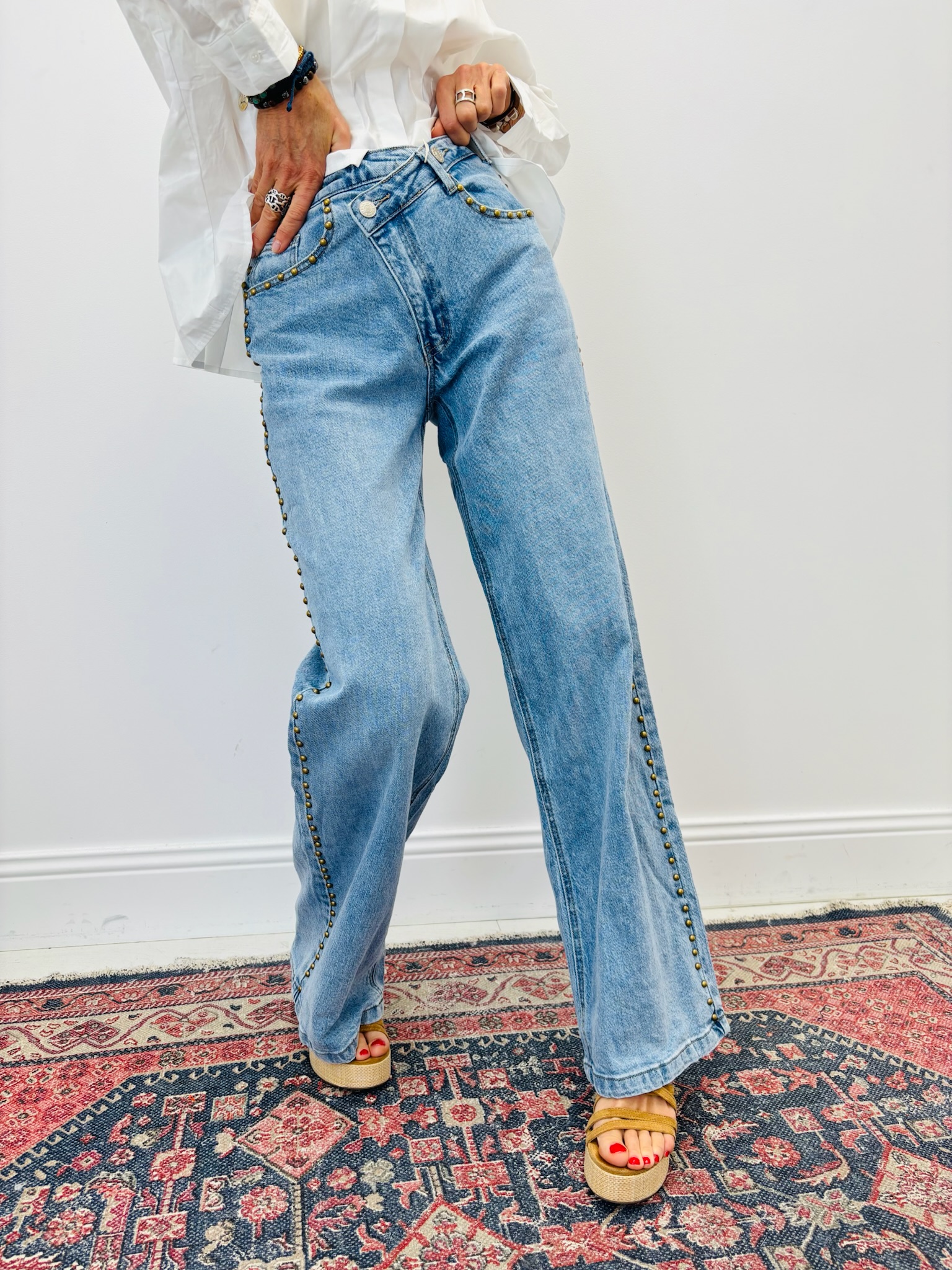 IMG_4300 Jean Wide Leg Détail Clous & Boutonnage Décalé – Image 1