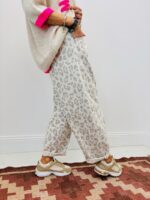 Pantalon Léopard En Toile Denim – Tendance & Confort Moderne – Image 4