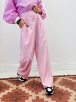 Pantalon À Pince Boutonnage Décalé Coupe Fluide Élégante