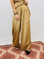 Pantalon Large Satiné En Viscose Élégance Fluide – Image 6