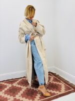 Trench Long Détail Vichy Coupe Élégante Ceinturée – Image 3