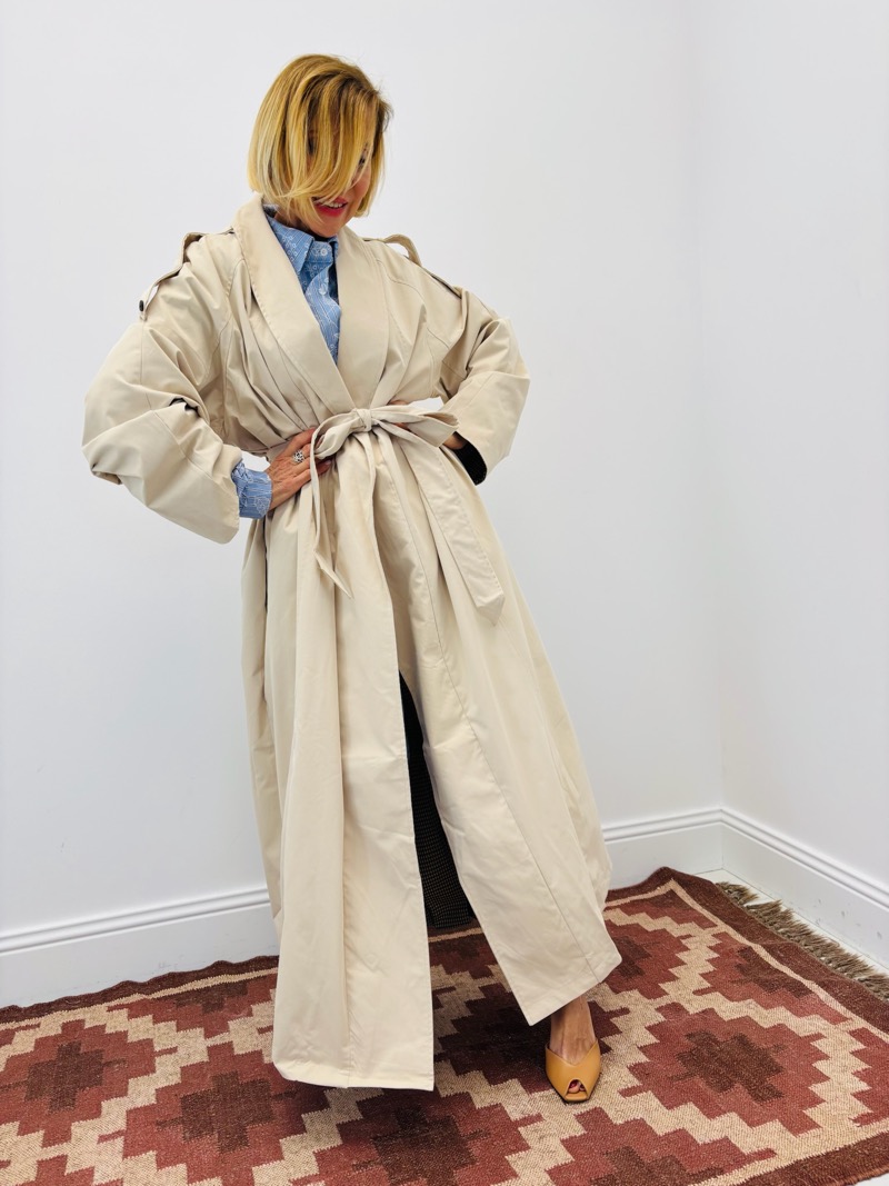 IMG_8146 Trench Long Détail Vichy Coupe Élégante Ceinturée – Image 1