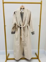 Trench Long Détail Vichy Coupe Élégante Ceinturée – Image 2