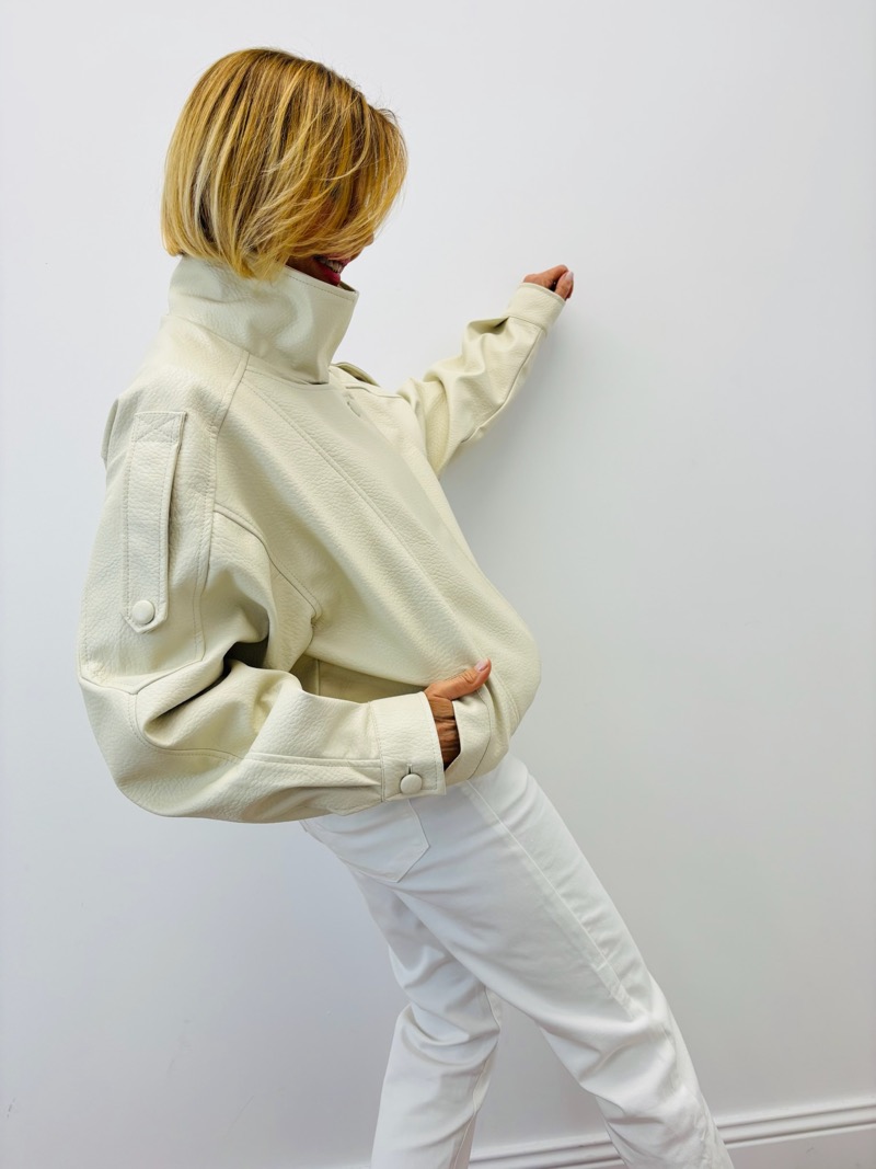 IMG_8168 Veste Simili Cuir Col Entonnoir Coupe Structurée – Image 1