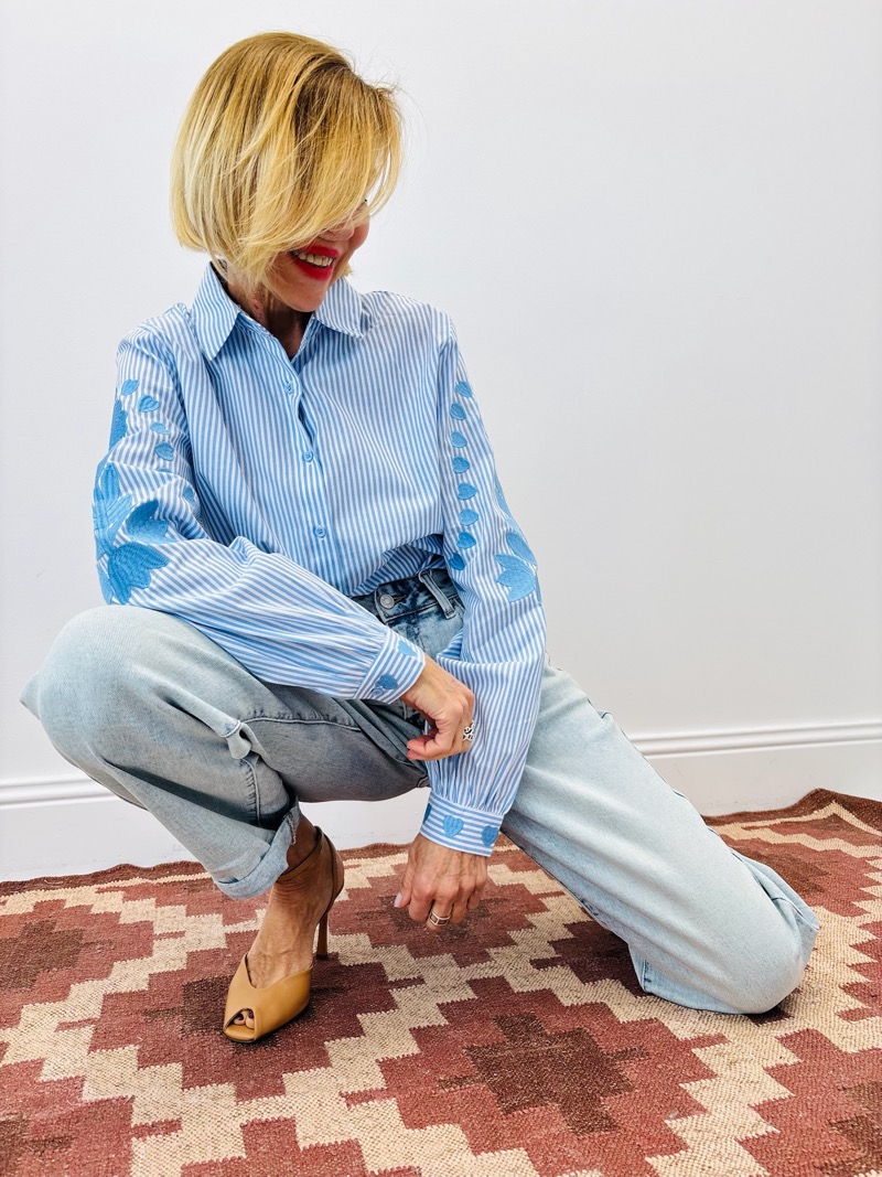 IMG_8253 Chemise Rayée Brodée Fleurs En Coton – Image 1