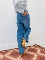 Jean Wide Leg Broderies Cœurs Rouge Et Rose – Image 4