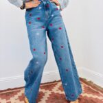 Jean Wide Leg Broderies Cœurs Rouge Et Rose