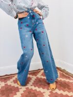 Jean Wide Leg Broderies Cœurs Rouge Et Rose
