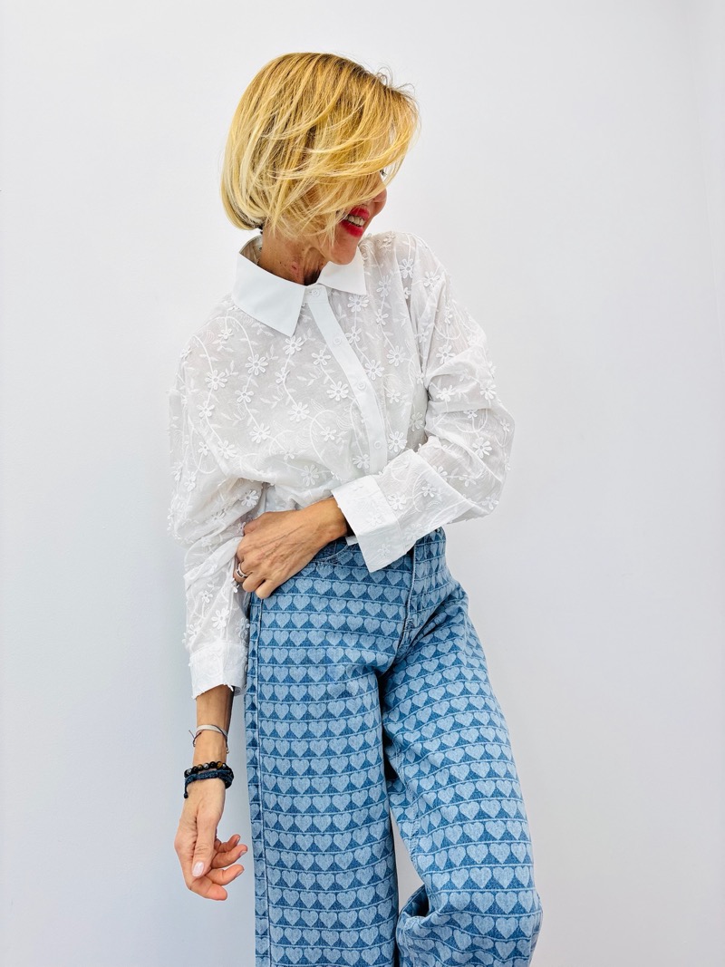 IMG_8279 Chemise Fleurs En Relief Coupe Courte En Coton – Image 1