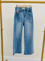 Jean Wide Leg Brodé Artistique – Denim Clair Taille Haute – Image 2