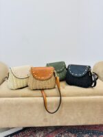 Sac Effet Paille Tressée À Détails Clous – Image 2