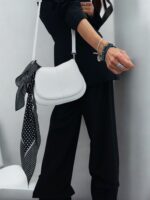 Carré Satiné Motif Pois Intemporel – Image 2