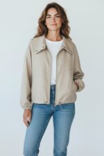 Veste À Capuche Smockée À La Taille – Image 2