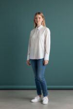 Chemise Rayée Fine À Col Et Poignets Blancs Chic Intemporel – Image 2
