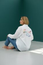 Chemise Blanche À Cœur Brodé Esprit Iconique – Image 2