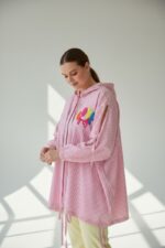 Blouse Rayée Grande Taille À Capuche – Détail Brodé Coloré & Esprit Casual Chic